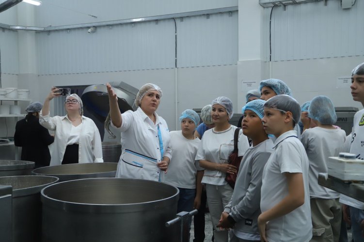 Балалар өндірісте көзбен көріп, көңілге түйді