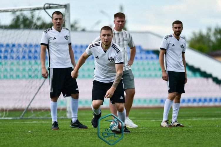 Один мяч надвоих