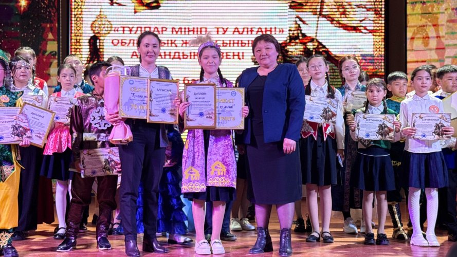 Балғындар «Алпамыс батыр» жырын жатқа айтты