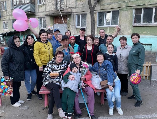 Сюрприз для бабушки Ани
